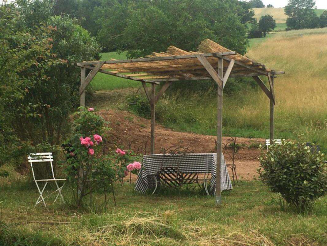 Maison à SAINT-SERNIN-SUR-RANCE