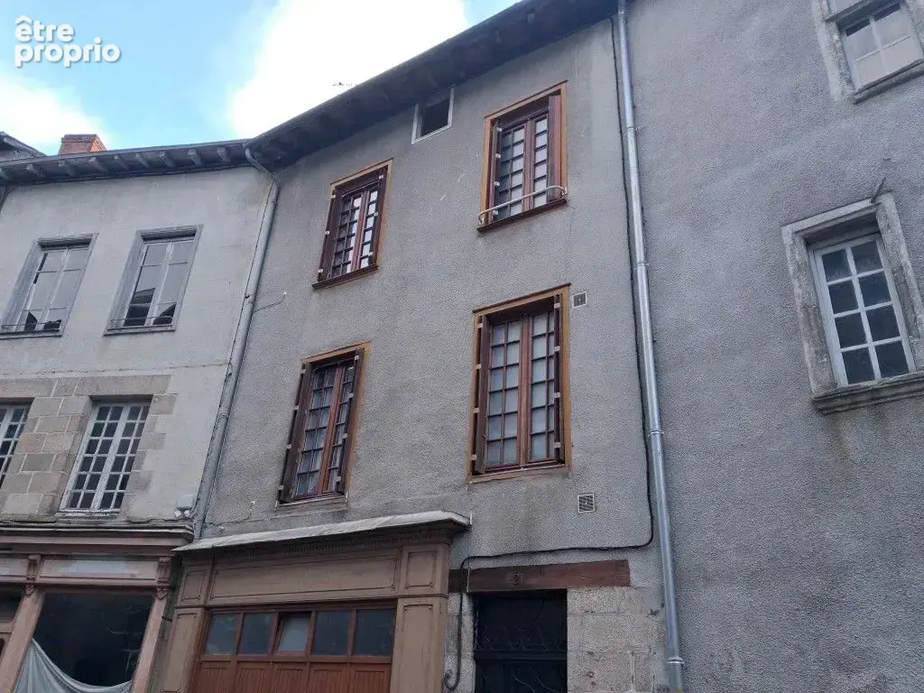 Appartement 110 m² à Saint-Leonard-De-Noblat  - photo 2