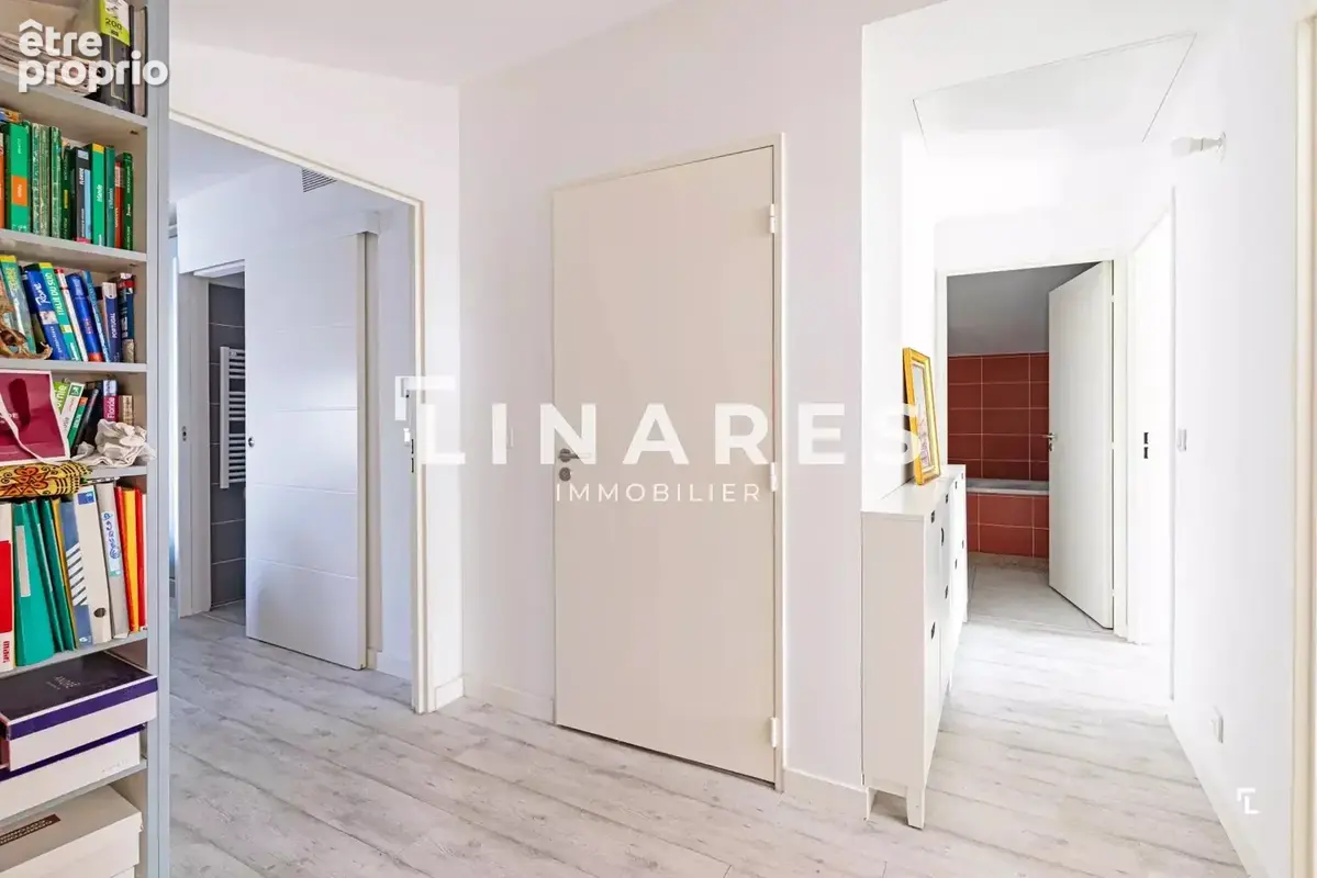 LE MAJESTUEUX - Appartement duplex T4 de 98m2 - Dernier étage - Terrasse de 25m² - Double parking - 13008 - photo 7