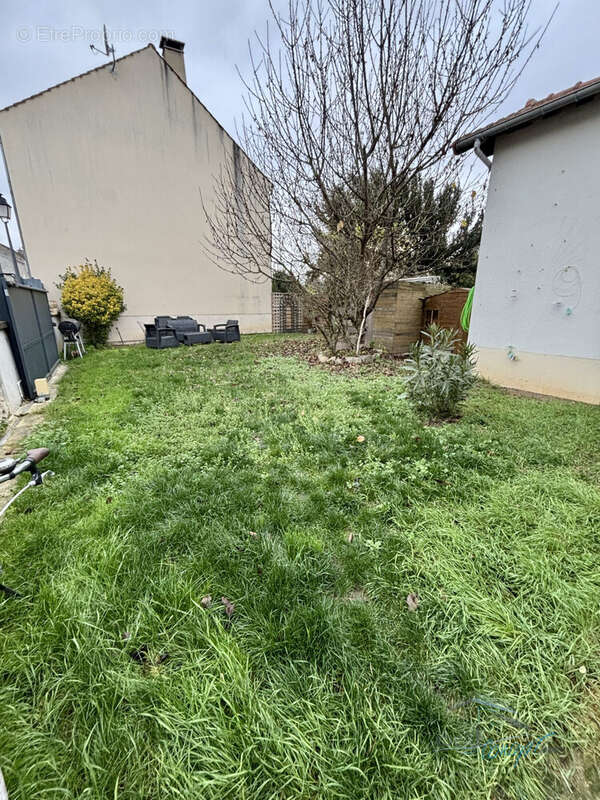 Maison à JANVILLE-SUR-JUINE