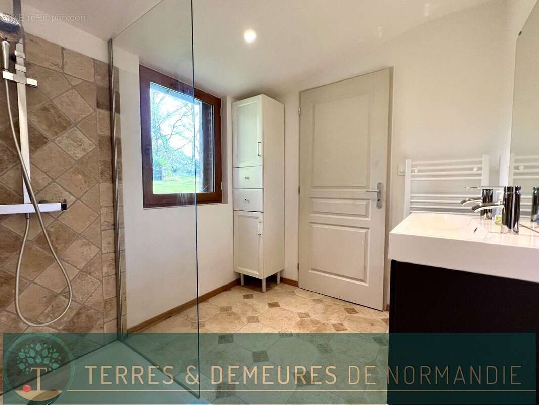 Maison à BOURG-ACHARD