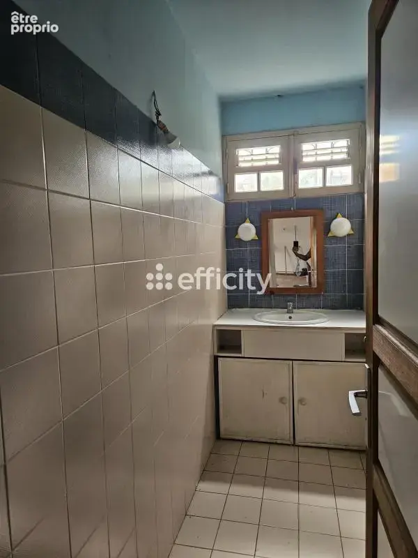 Maison 147 m² à Saint-Claude  - photo 4