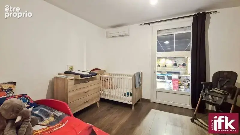 Maison plain-pied de 205 m² sur 13,52 ares avec piscine et double garage – DPE B - photo 15