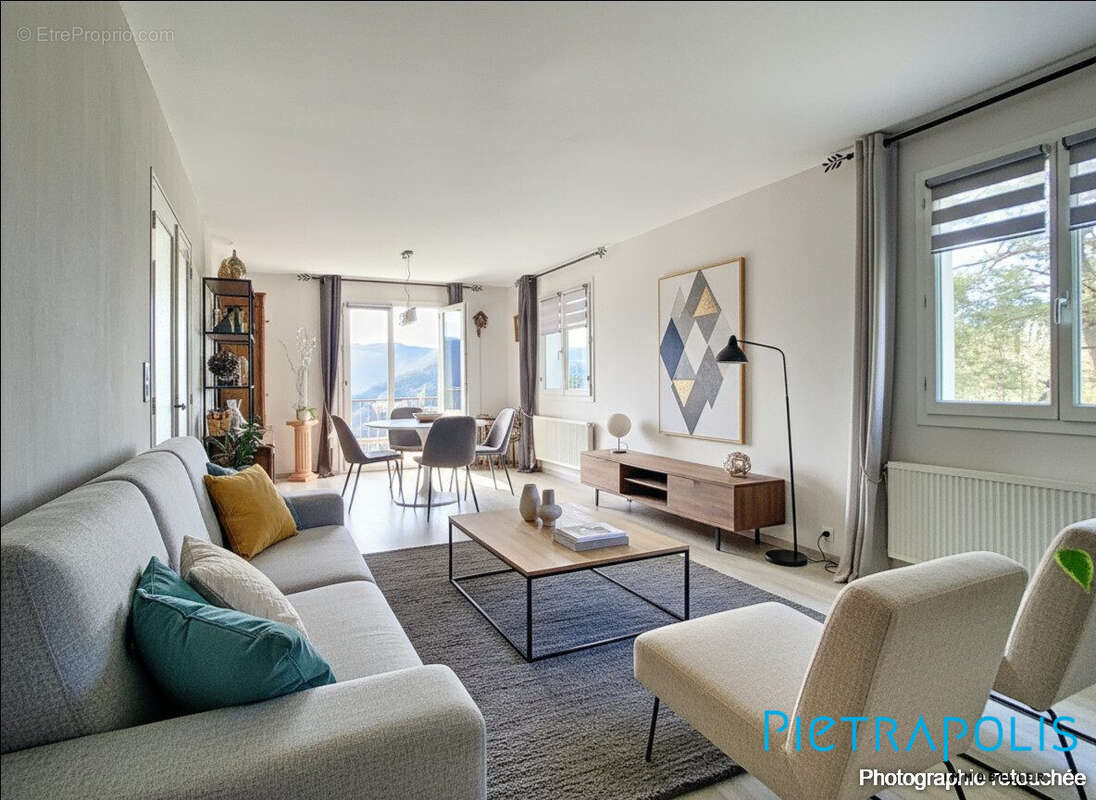 Maison à AVIGNON-LES-SAINT-CLAUDE