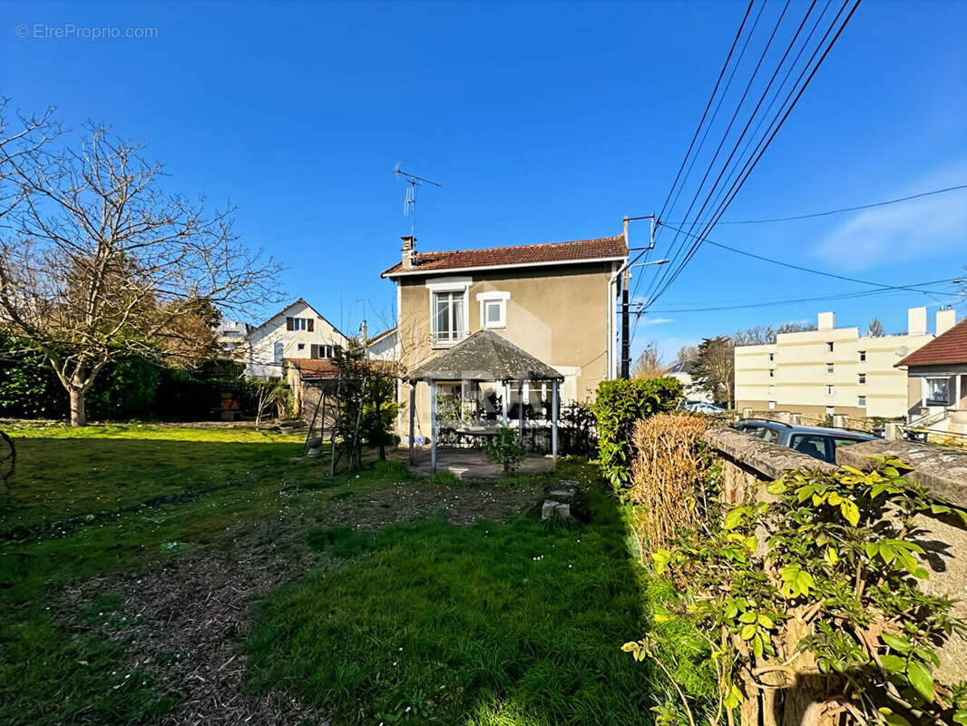 Maison à DAMMARIE-LES-LYS