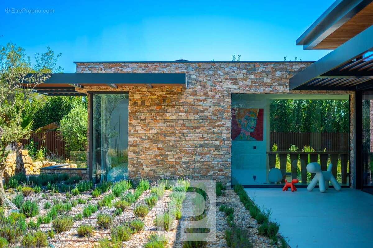 Propriété contemporaine d’exception au cœur d’un domaine privé - photo 13