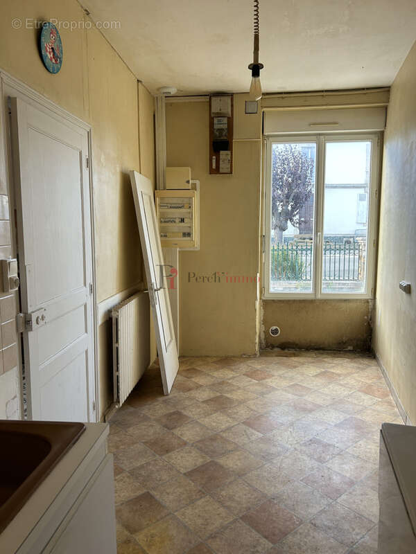 Proche tous commerces maison de ville avec dependances saint-come-en-vairais - photo 7