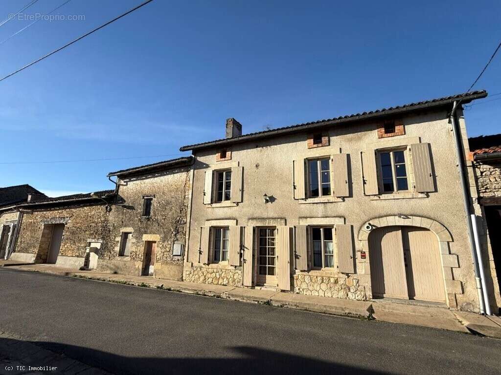 Maison à CHAMPAGNE-MOUTON