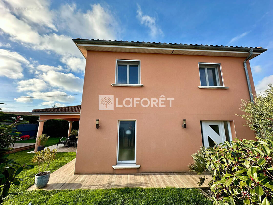 Maison à SAINT-ETIENNE-SUR-CHALARONNE