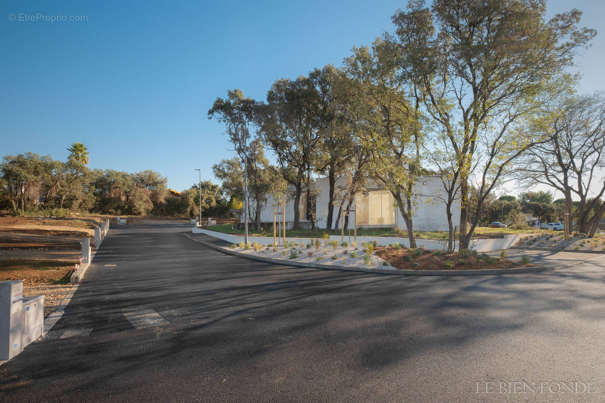 Terrain à SAINT-BRES