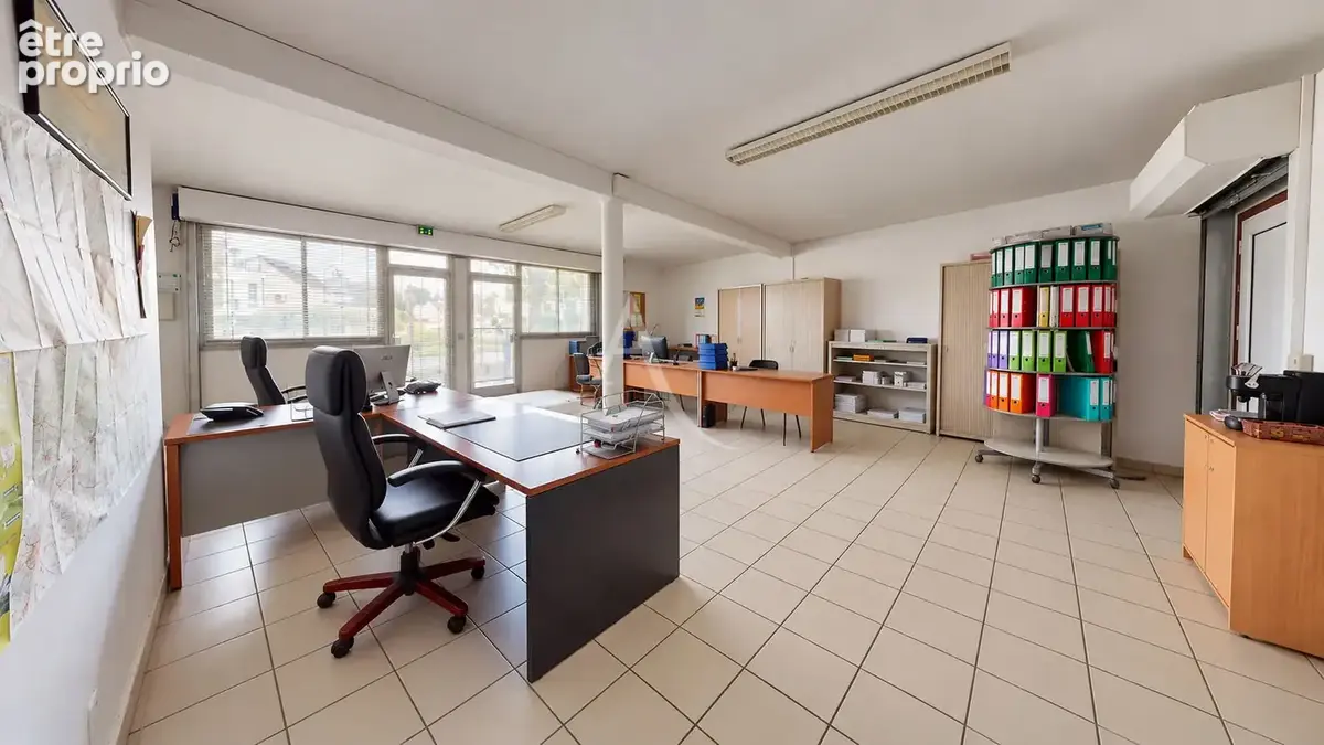 Local commercial Pontcarre 105 m2 - photo 3