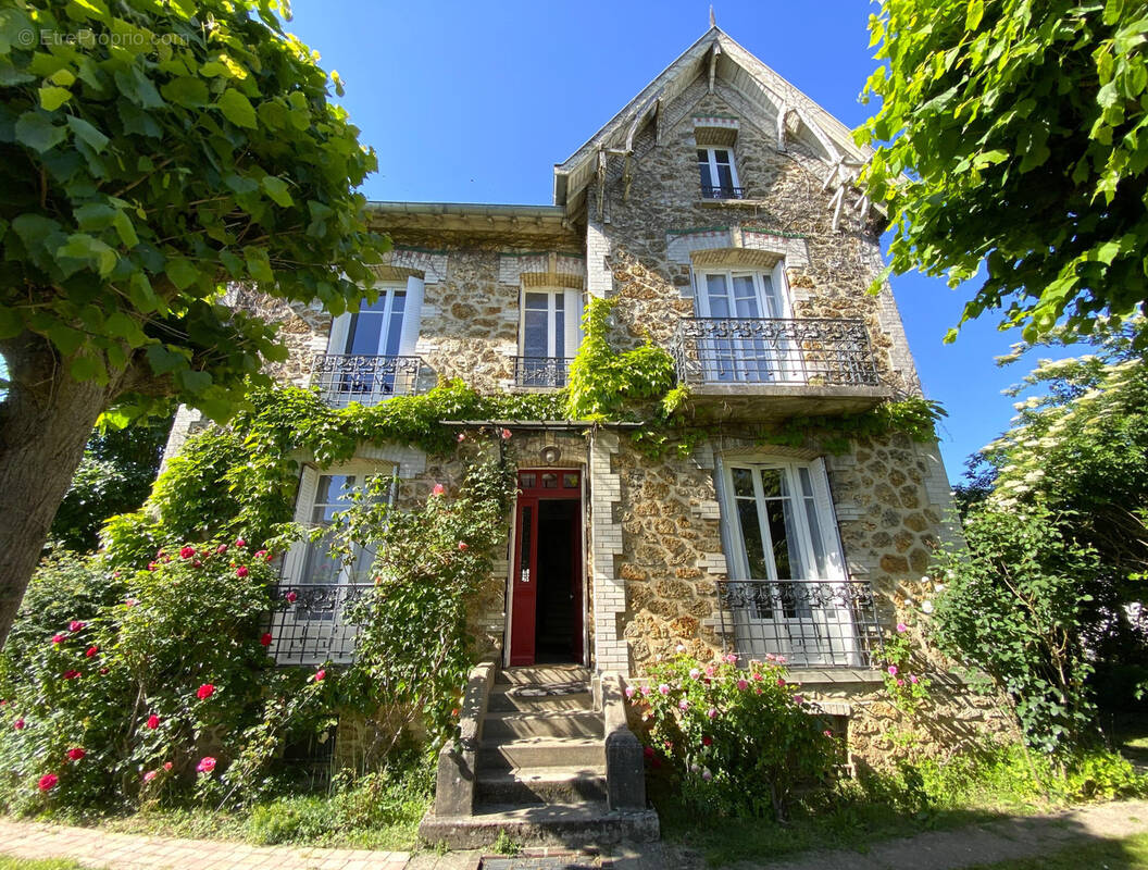 Maison à CHENNEVIERES-SUR-MARNE