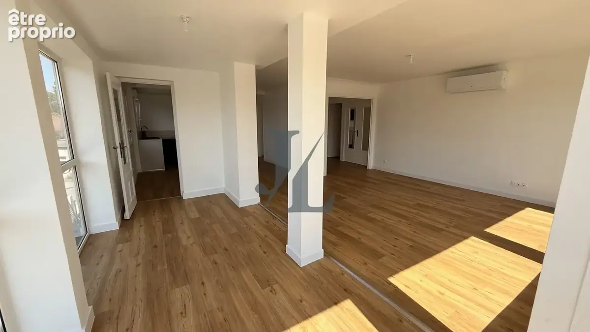 EXCLUSIVITÉ   Appartement de 98 m2 entièrement rénové avec terrasse, cave et stationnements - photo 9