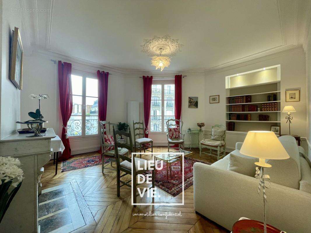 Appartement à PARIS-15E