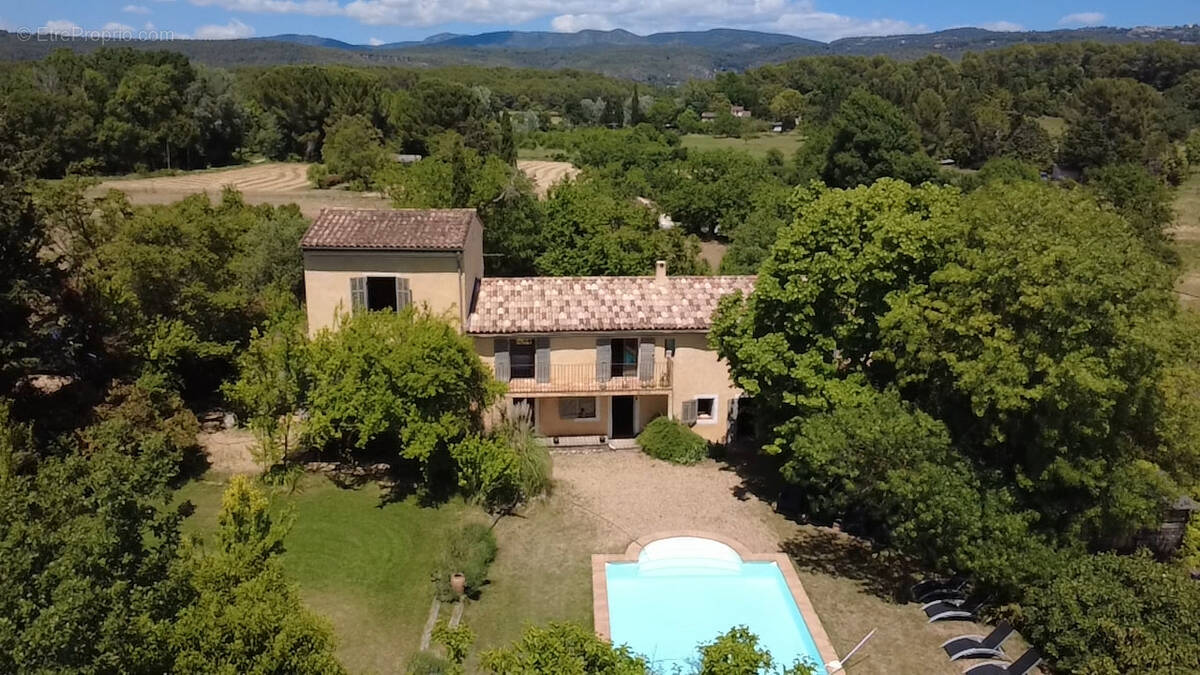 Maison à VILLECROZE