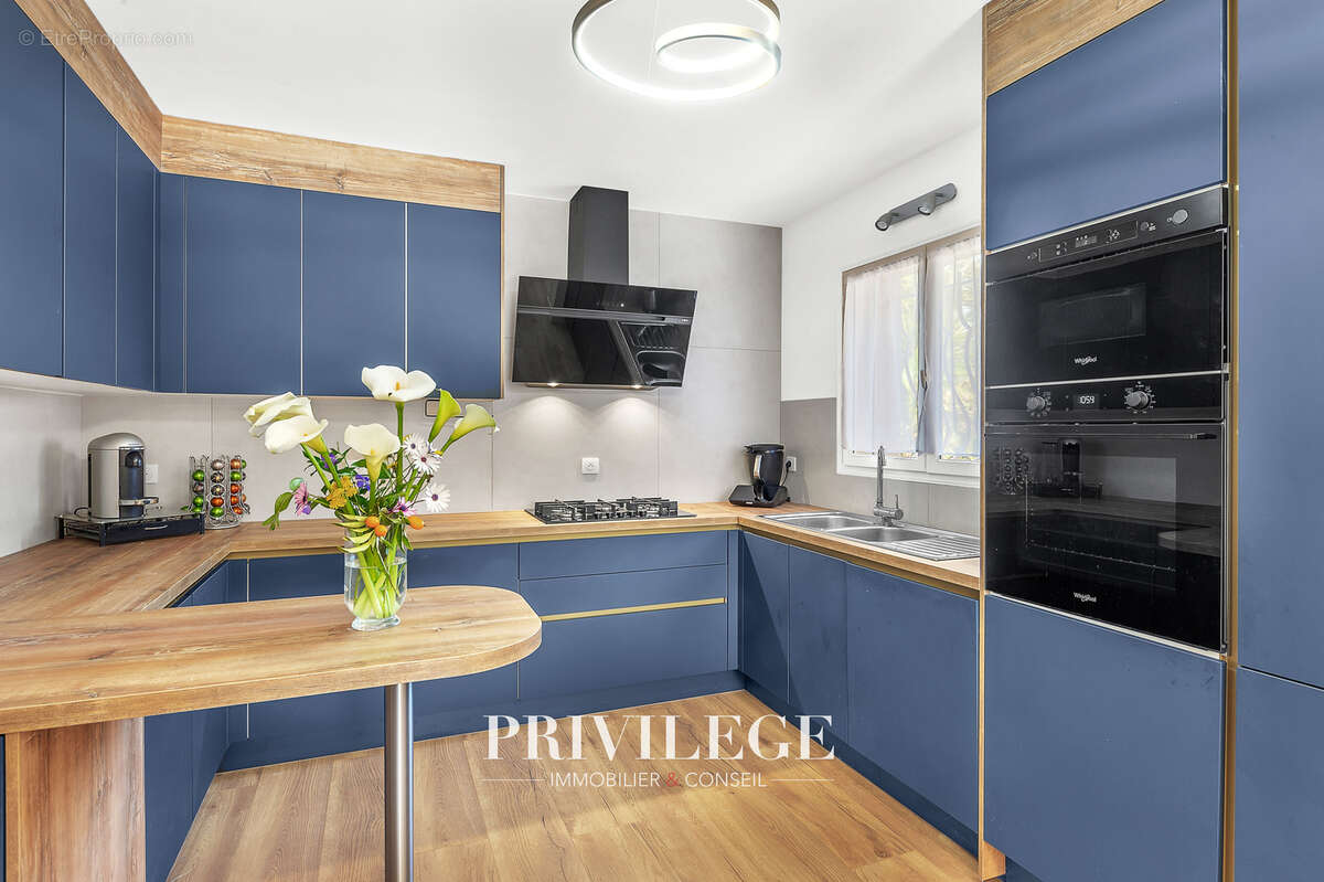 Maison à LA ROQUETTE-SUR-SIAGNE