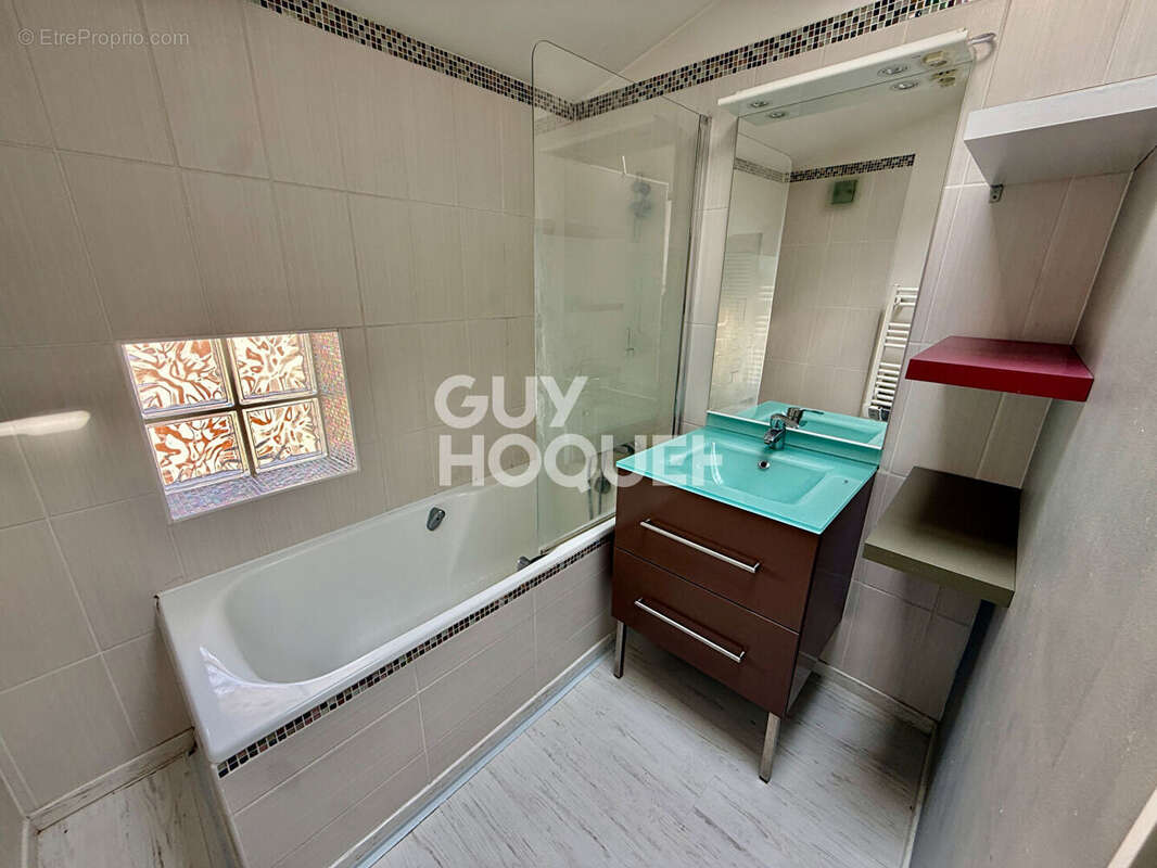 CEBAZAT - Maison de bourg 92 m2, terrasse et garage - photo 7