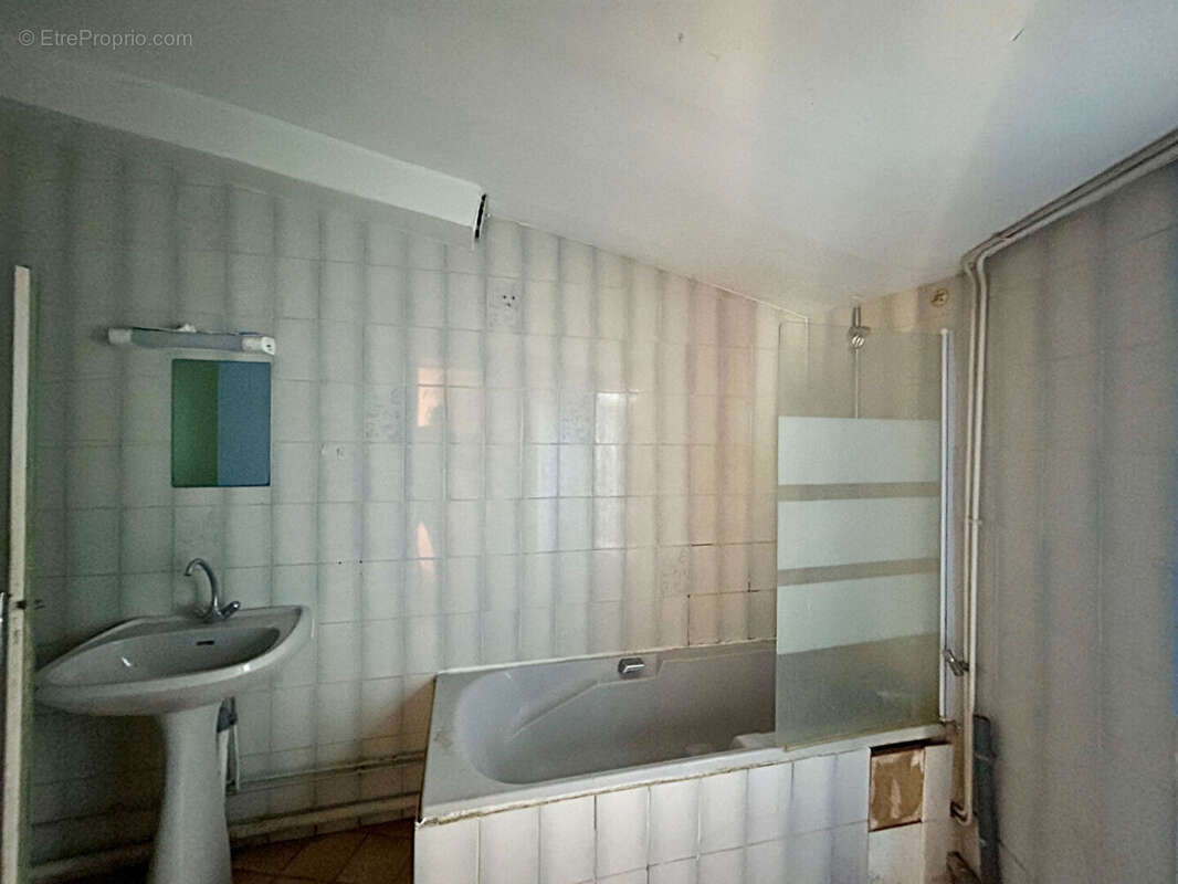 Immeuble de rapport Niort centre 3 appartements T2 - photo 5