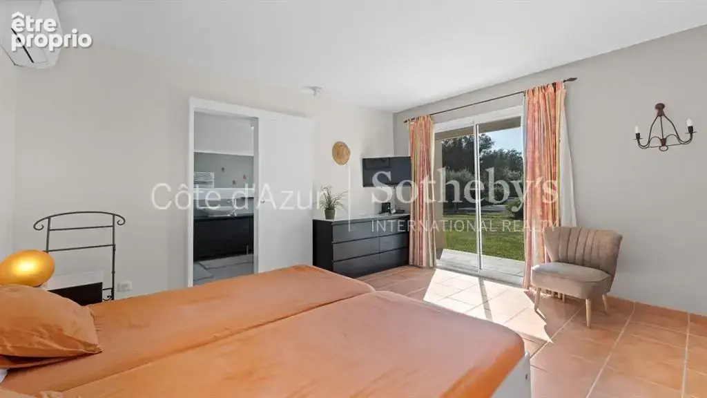 Grimaud, propriété privée avec piscine et solarium à quelques pas des plages - photo 11
