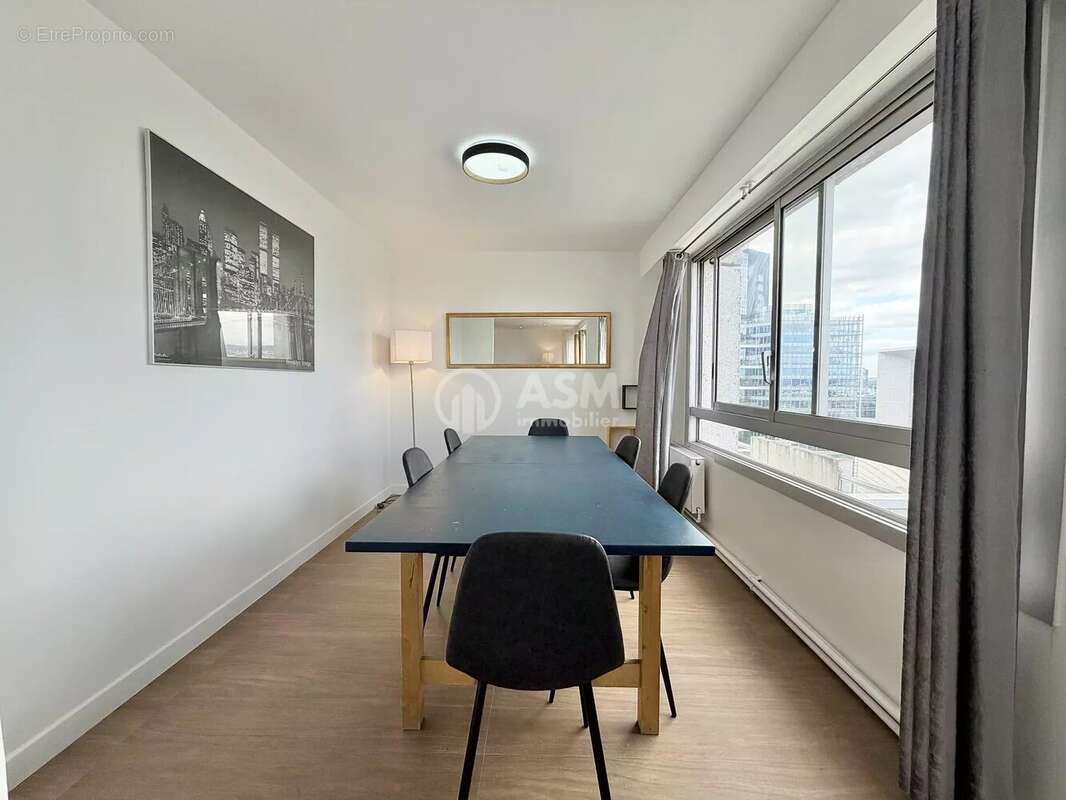 Appartement à COURBEVOIE