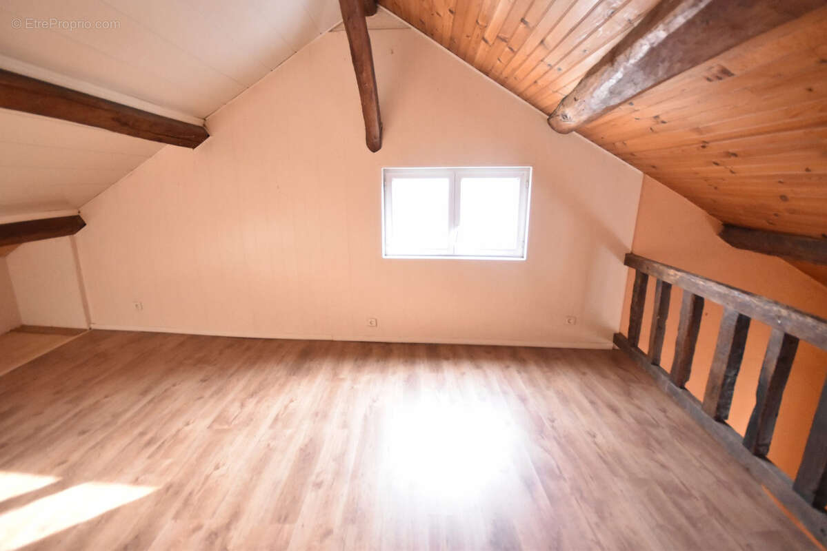 Appartement à VETHEUIL