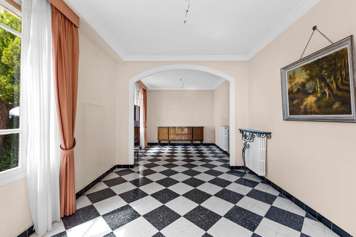 Maison à SAINT-LAURENT-DU-VAR