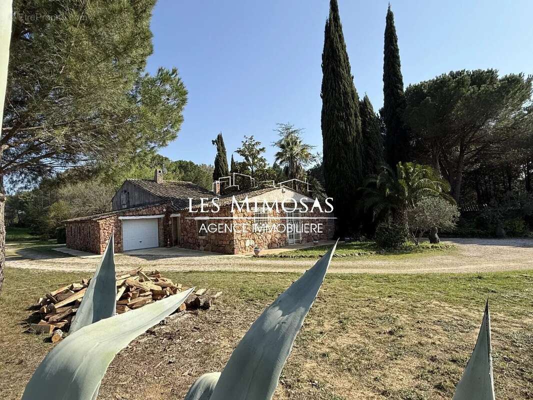 Maison à ROQUEBRUNE-SUR-ARGENS