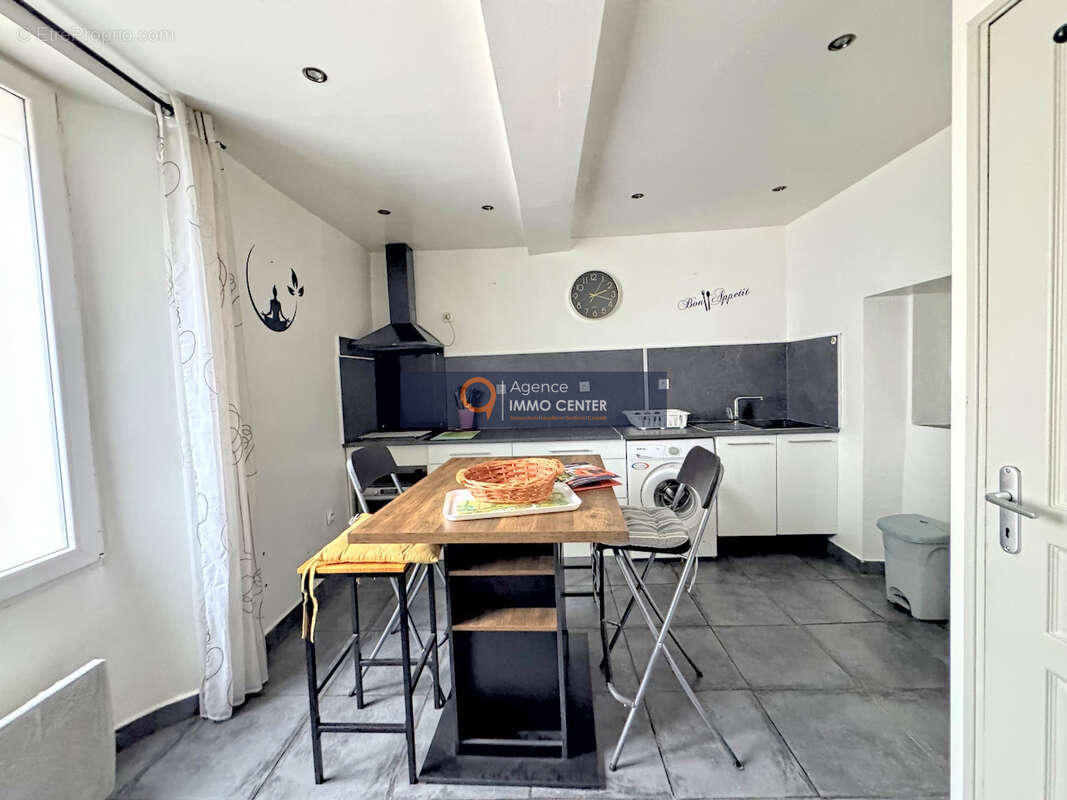 Appartement à SOLLIES-PONT
