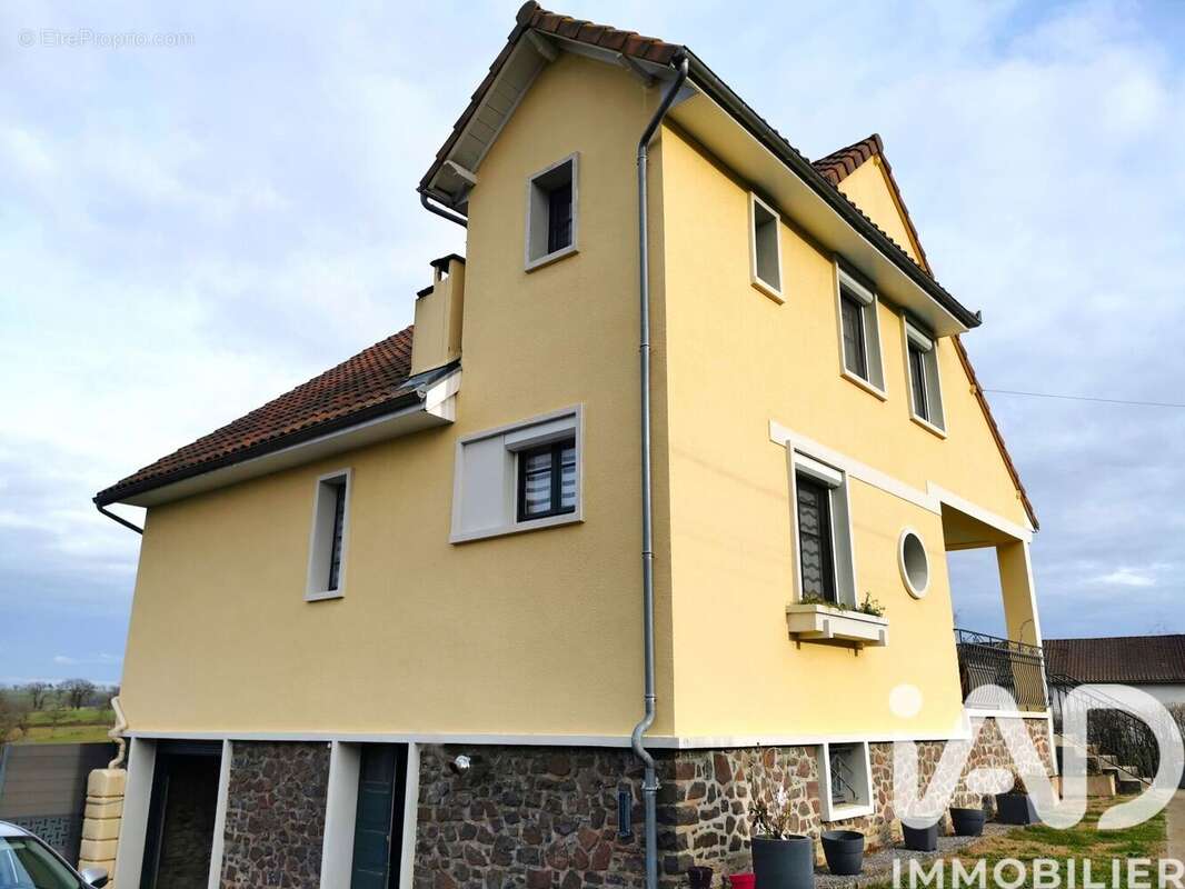 Maison 135 m² à Saint-Santin-De-Maurs  - photo 3