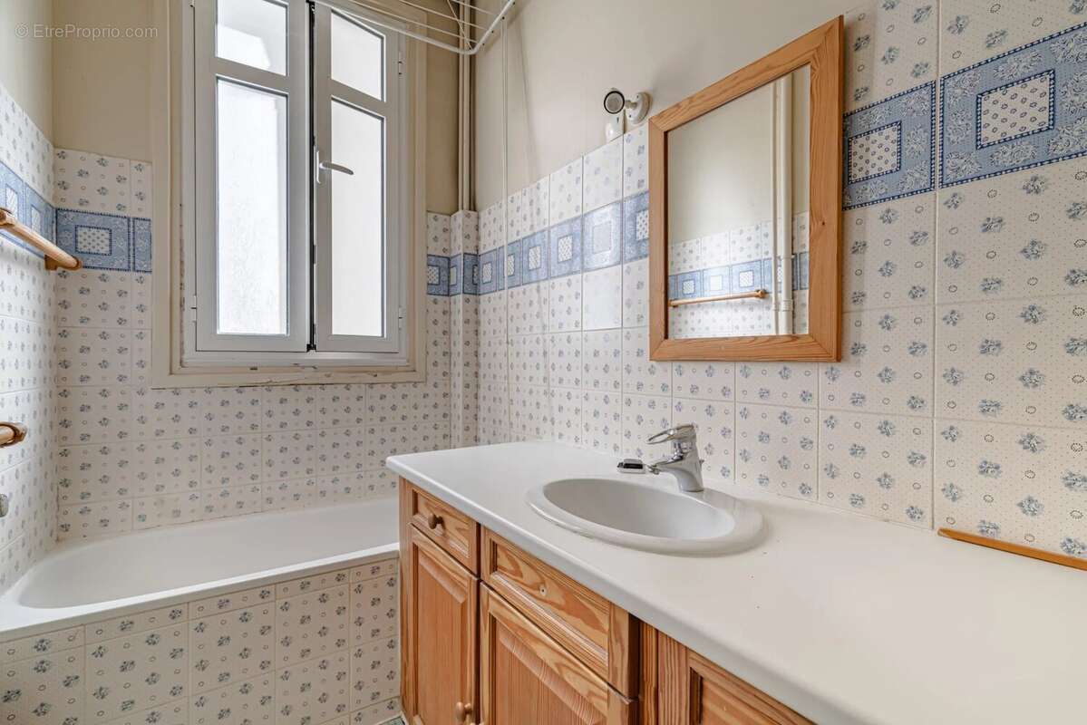 Appartement à PARIS-16E