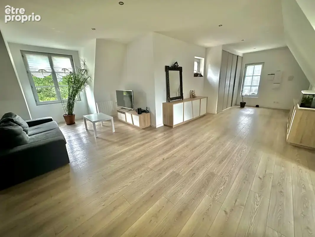 Photo Appartement à Savonnieres au prix de 275 000€