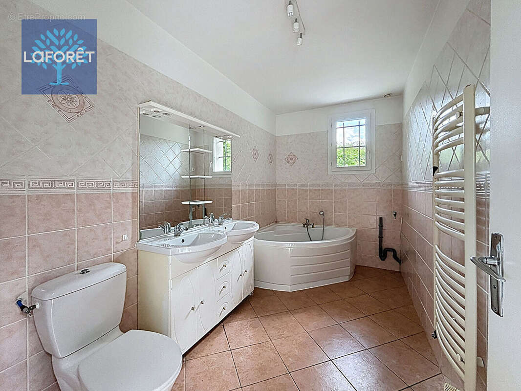 Maison à SAINT-GENIS-LAVAL