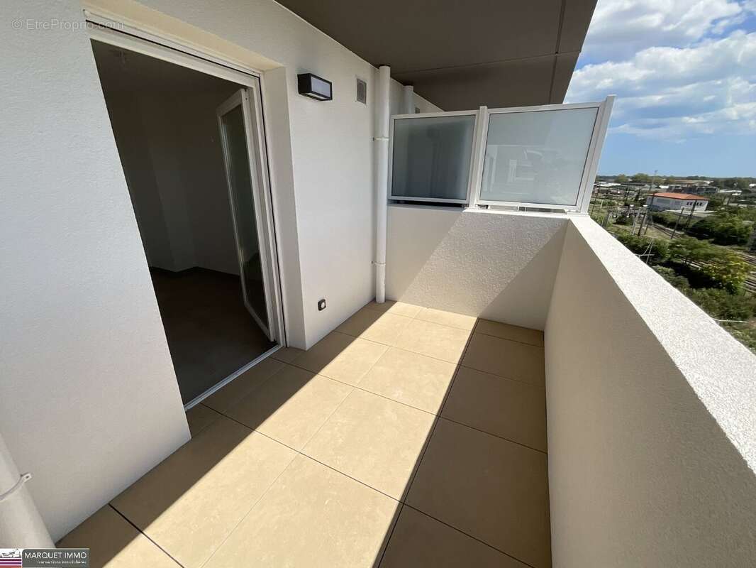 APT T4 offrant 90 m² avec terrasse 18 m² et 6 m² et parking au 6° étage avec ascenseur... - photo 4