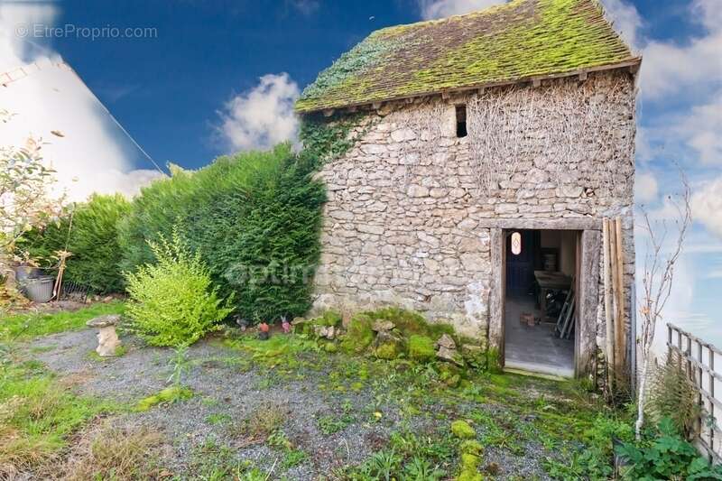 Maison à SAINT-LEGER-MAGNAZEIX