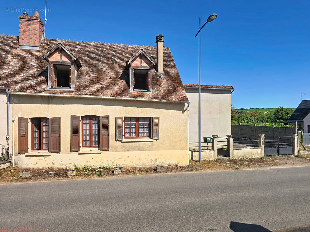 Maison à SURY-EN-VAUX