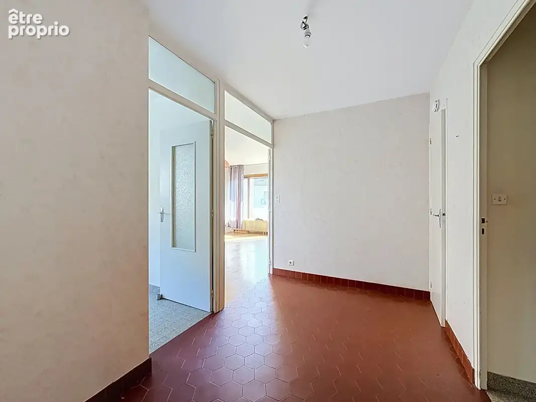 ANNECY Triangle d'Or,T2 de 42 m² à rénover avec balcon et fort potentiel - photo 7