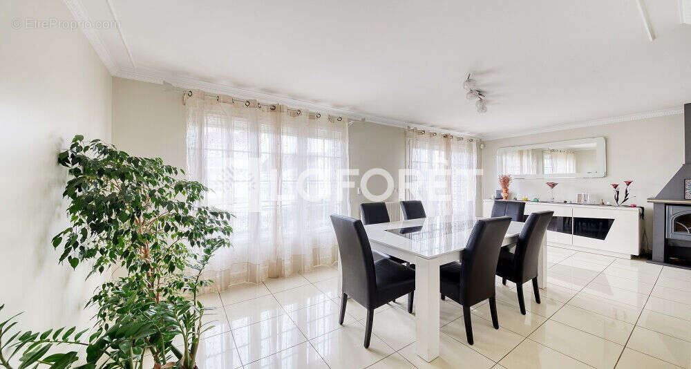 Maison à ROISSY-EN-BRIE