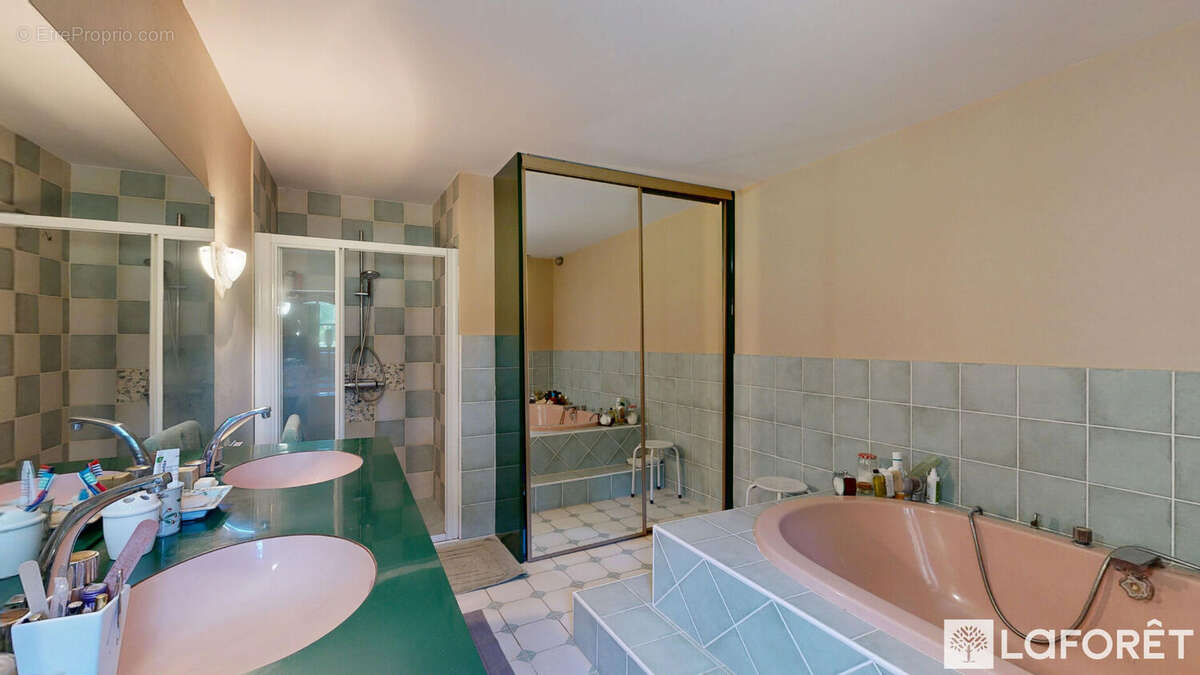 Maison à GENNETINES