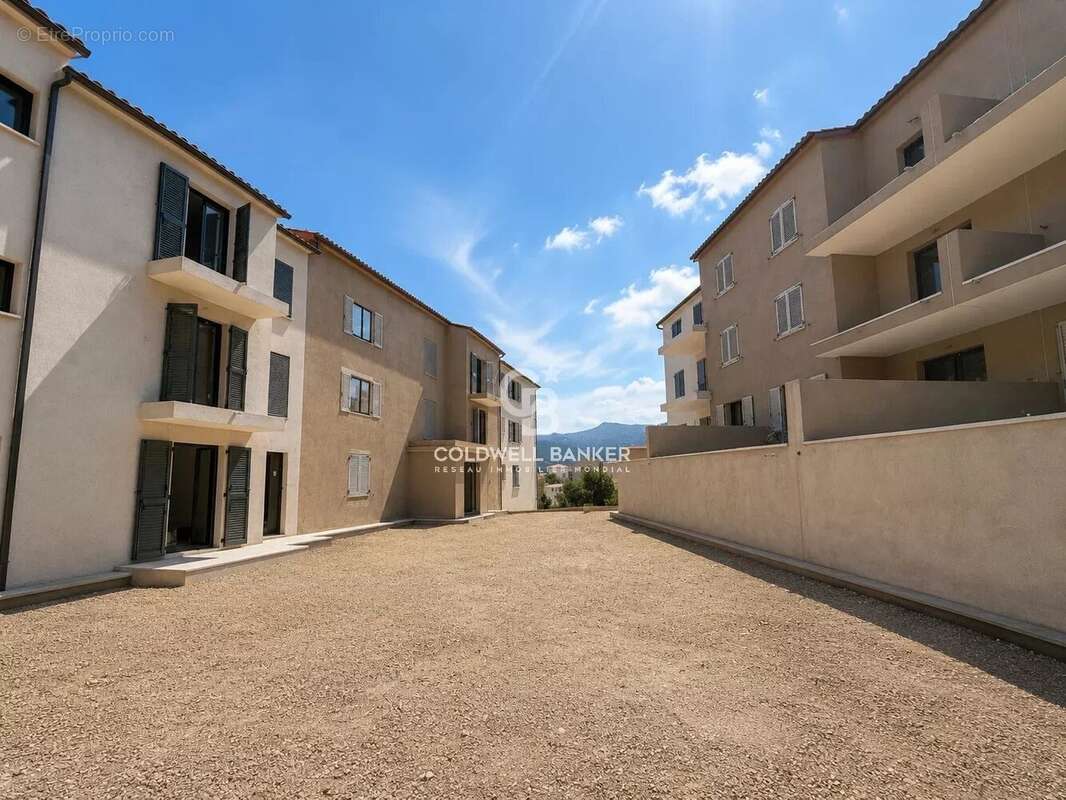 Algajola - Centre -  Beau T3 avec terrasse - Garage - photo 13