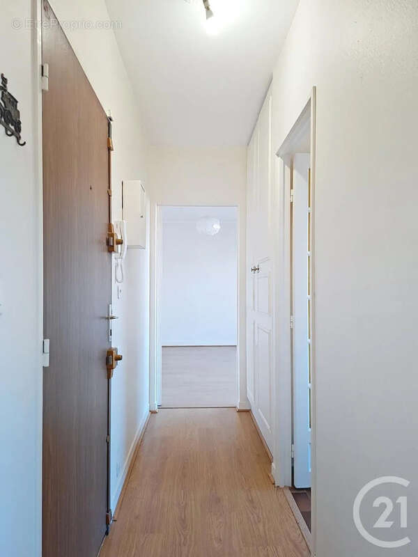 Appartement à VAUX-LE-PENIL