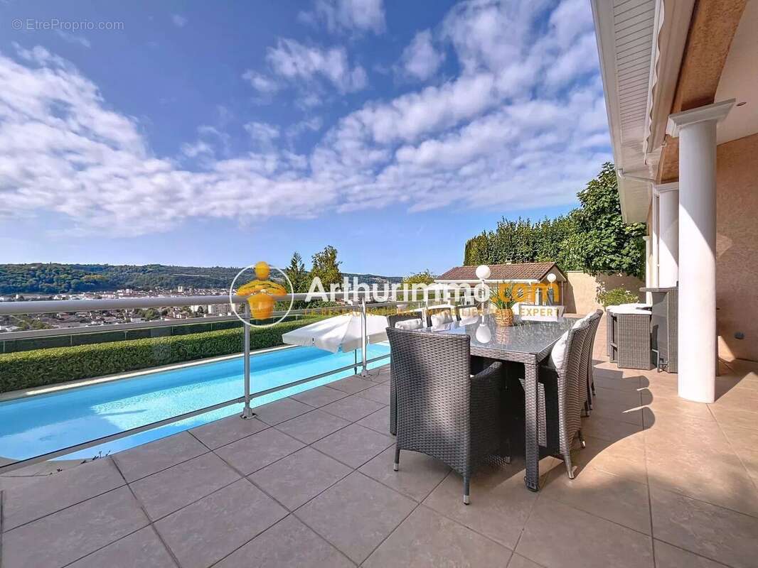 Maison à BOURGOIN-JALLIEU