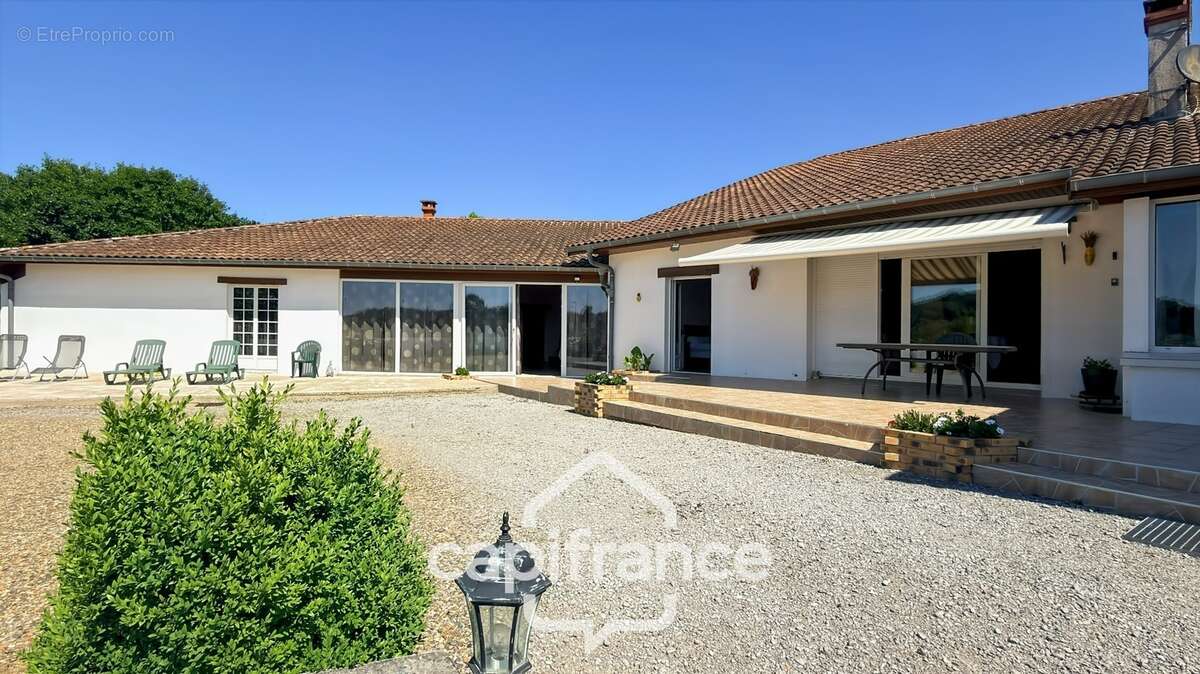 Saint Cricq Chalosse (40), Maison familiale de plain-pied avec dépendance - étang - sur 1 hectare de terrain en Chalosse - photo 3