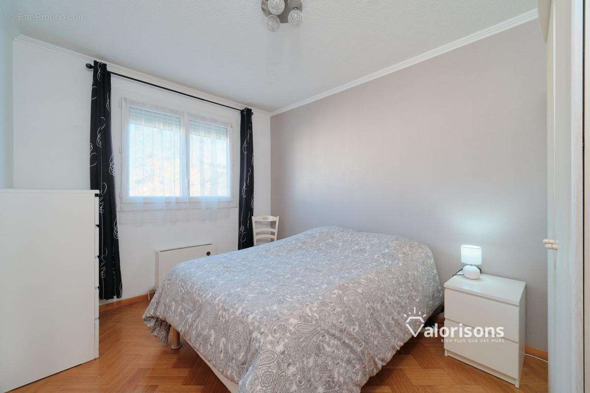 Appartement à MEYZIEU