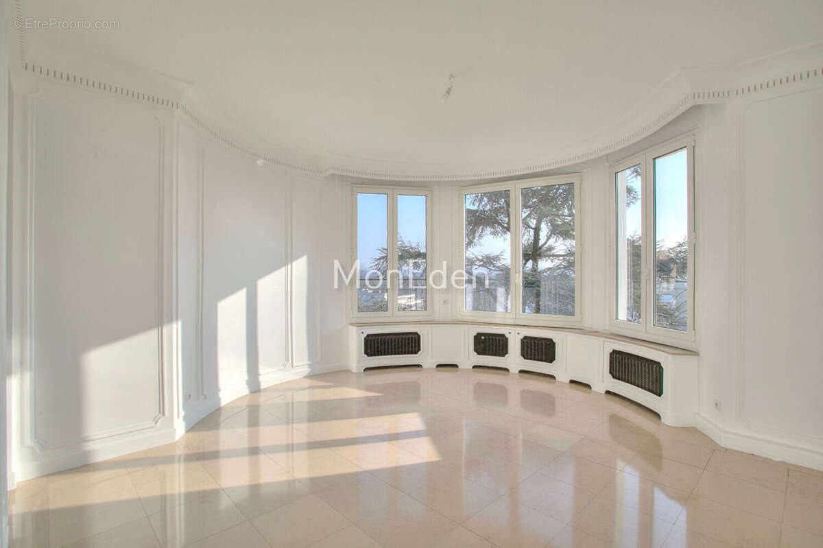 ST CLOUD Splendide Villa 12 pièce(s) 440 m2  (1058m² terrain) et Terrasse vue Tour Eiffel! - photo 6