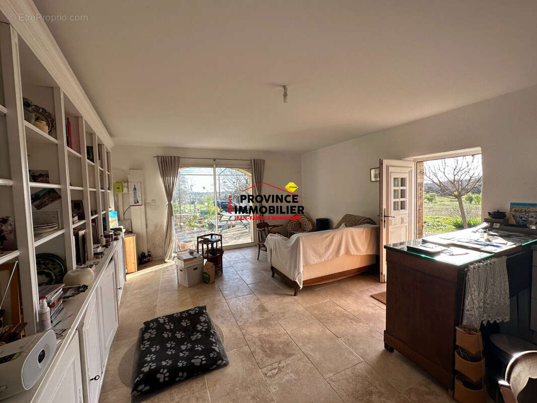 Maison 336 m² à Grignan  - photo 4