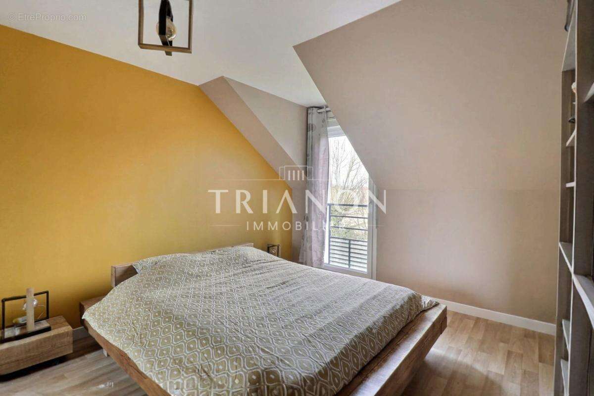 Appartement à NEAUPHLE-LE-CHATEAU