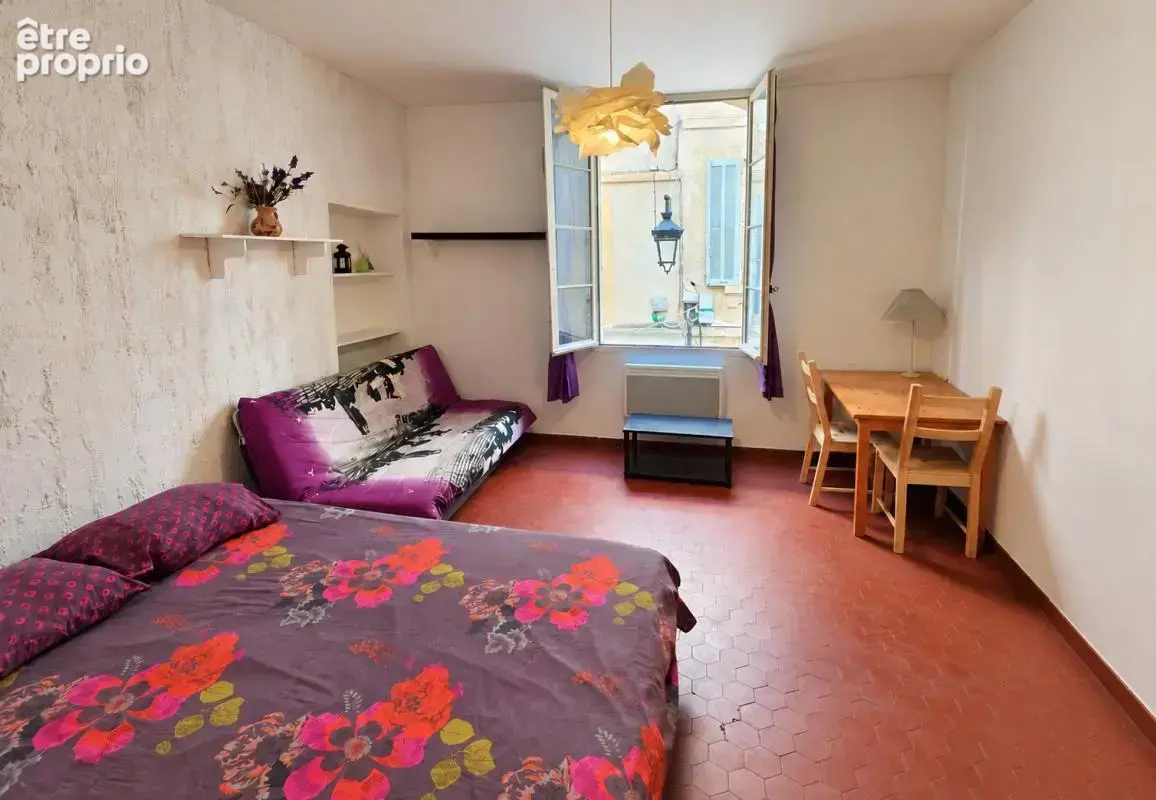 Arles centre historique – Studio 24 m² – Vente directe – 89 000 € - photo 2