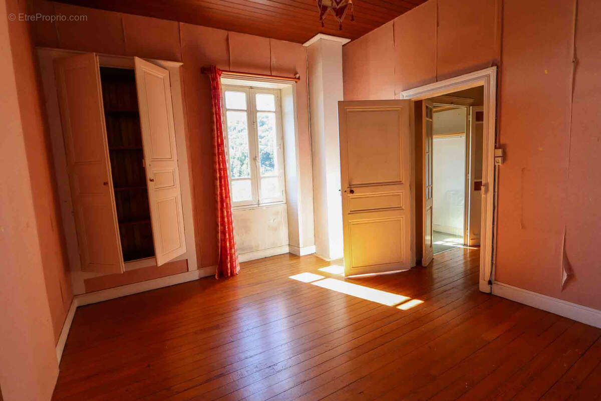 Maison à BEYNAC-ET-CAZENAC