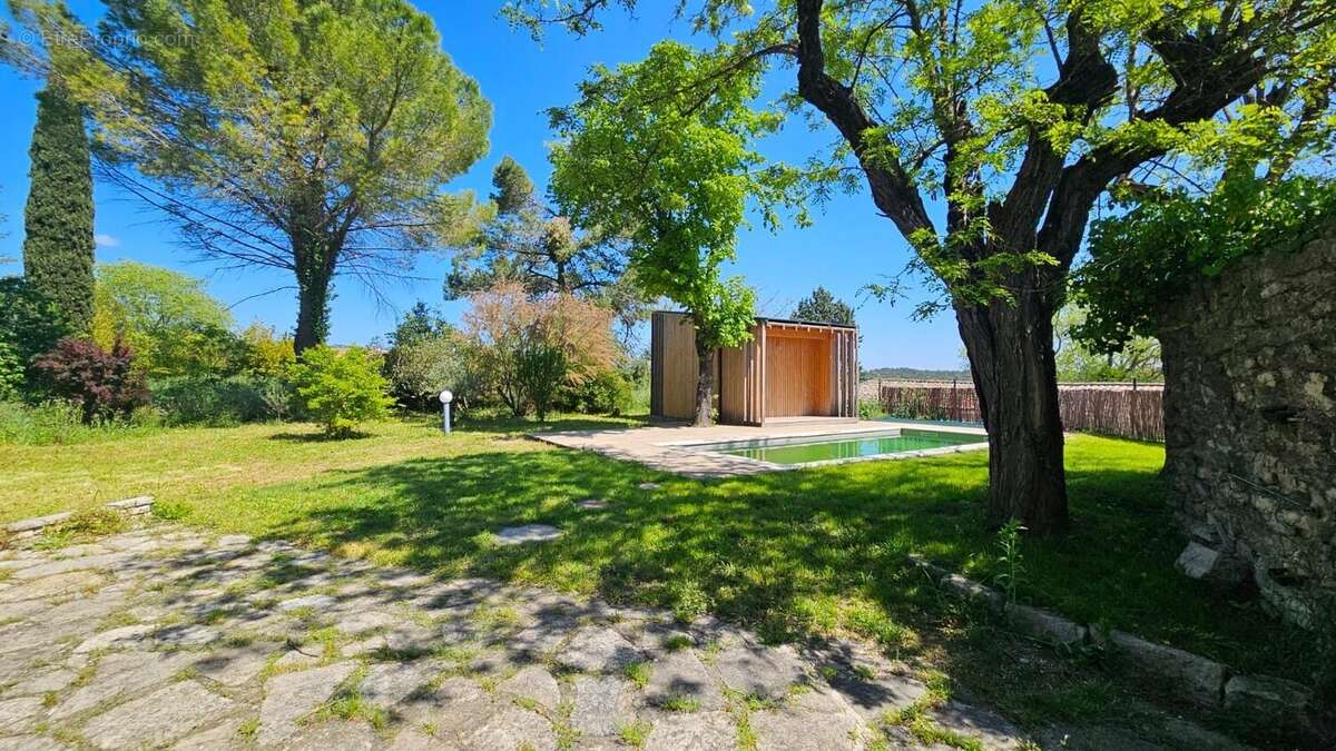 Maison à VACQUIERES