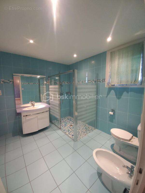 Maison traditionnelle spacieuse sur 2271 m² de terrain à Lourdes : votre havre de paix à découvrir ! - photo 9